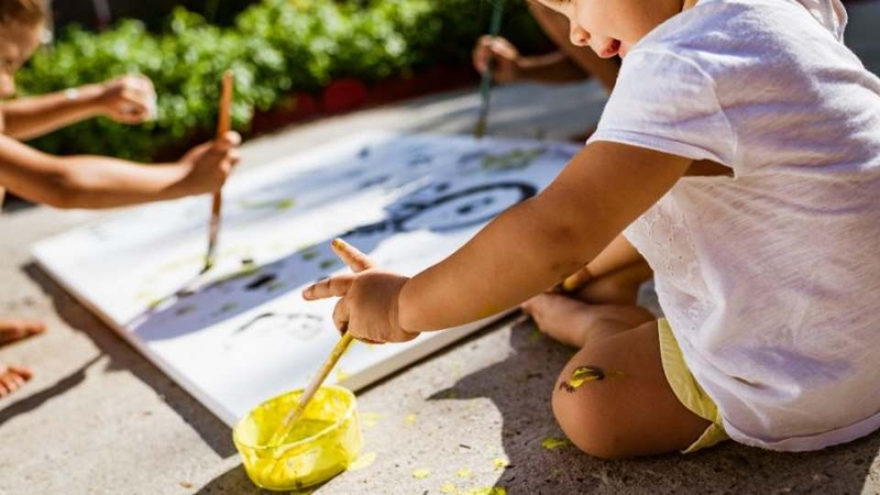 Gắn kết tình cảm gia đình khi tô màu