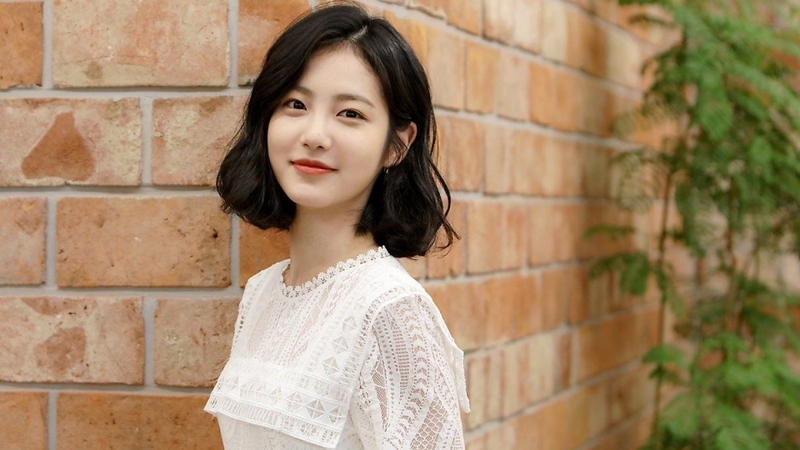 Tóc uốn xoăn lơi đem lại vẻ đẹp ngọt ngào