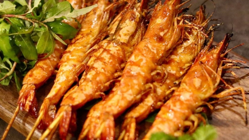Tôm sú nướng sốt BBQ có vị mặn ngọt dễ ăn