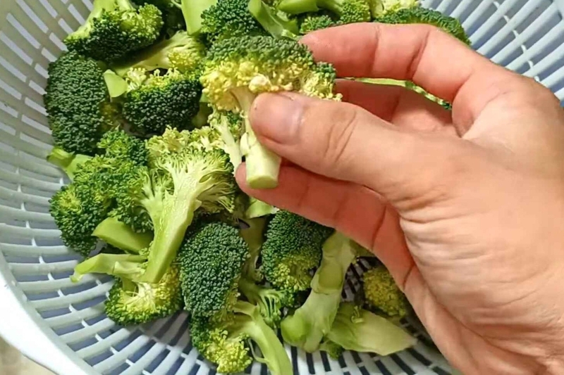 tôm xào súp lơ hình 2