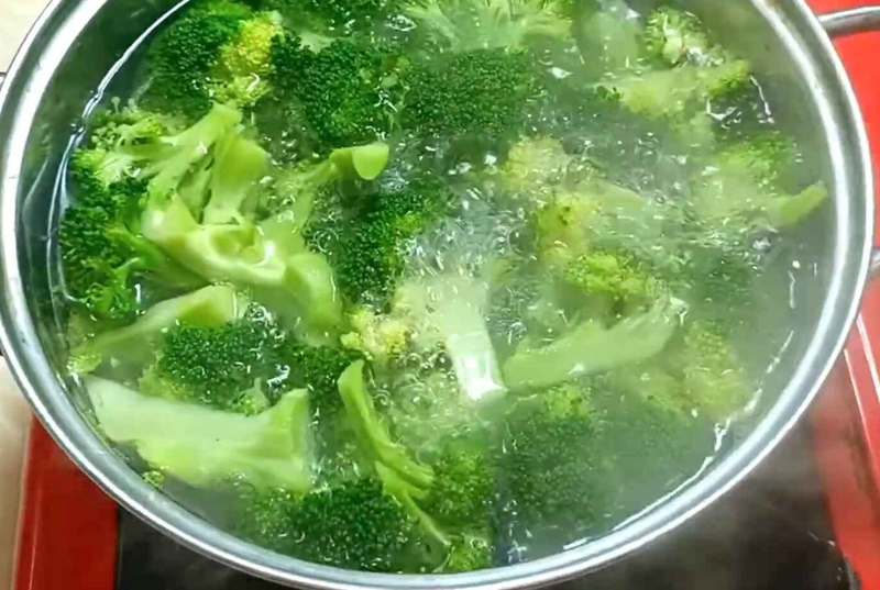 tôm xào súp lơ hình 5