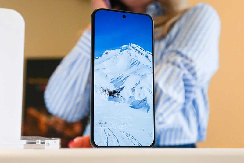 Top 10 điện thoại màn hình AMOLED 2026 - 02