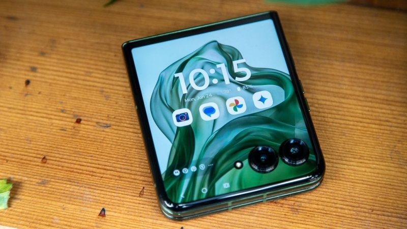 Motorola Razr+ 2025 được coi là siêu phẩm đẹp nhất của Motorola