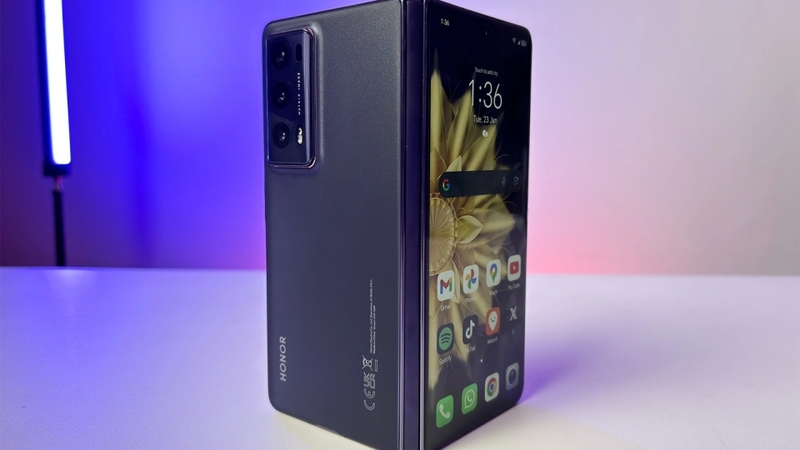Thiết kế Honor Magic V2 mang đậm phong cách thanh lịch và sang trọng