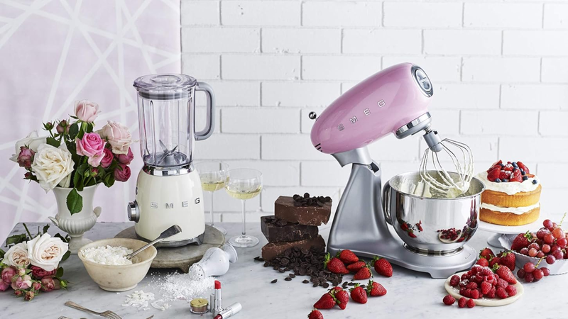 Máy trộn bột đa năng Smeg SMF02PBEU (535.43.608)