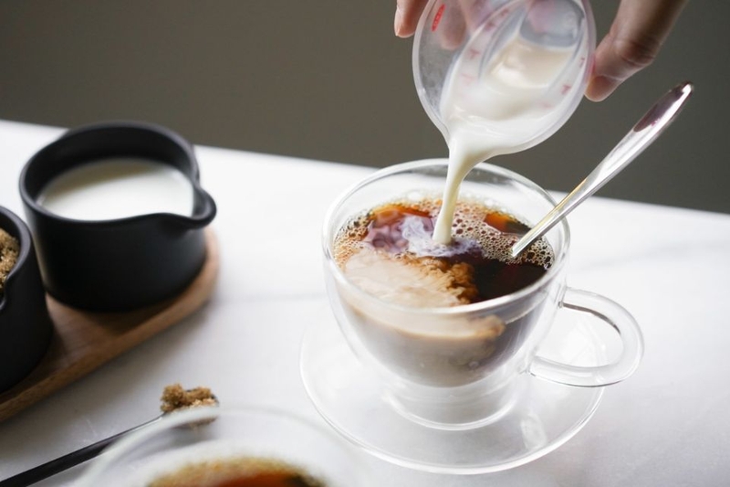 pha trà sữa nóng​