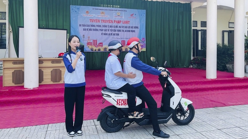 Trách nhiệm học sinh với an toàn giao thông là gì?