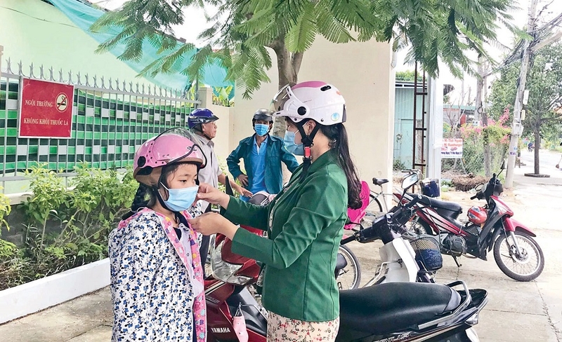 Mẫu 4 - Học sinh cùng với nhiệm vụ góp phần xây dựng văn hóa giao thông