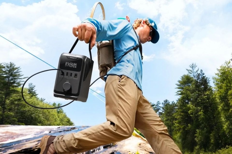 Trạm điện di động Ecoflow Trail 300 dung lượng 288Wh trong thân máy mini