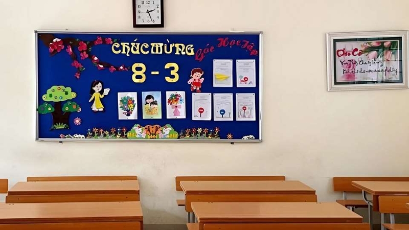 Trang trí bảng 8/3 là cách học sinh và giáo viên thể hiện lòng biết ơn