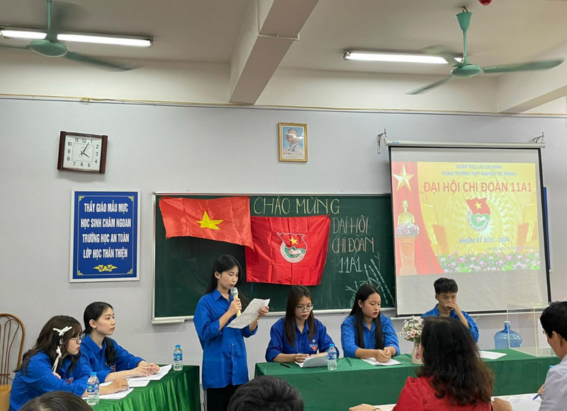 Hướng dẫn trang trí bảng đại hội chi đoàn