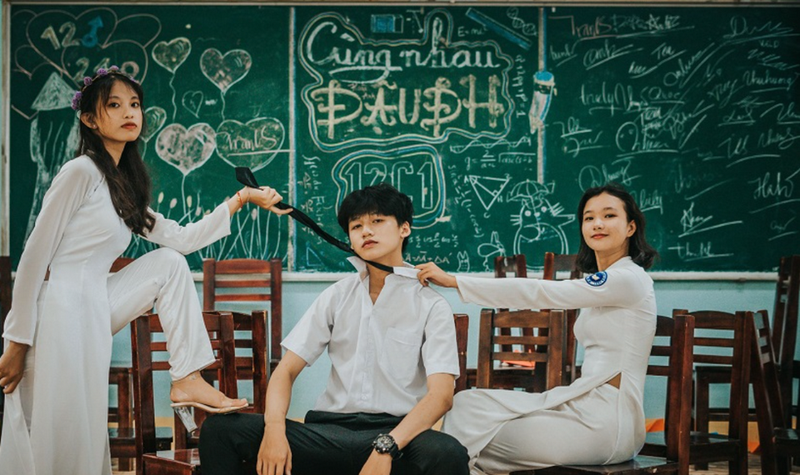 Cách trang trí bảng kỷ yếu cho học sinh