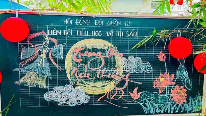 Sắp xếp các yếu tố trang trí phụ