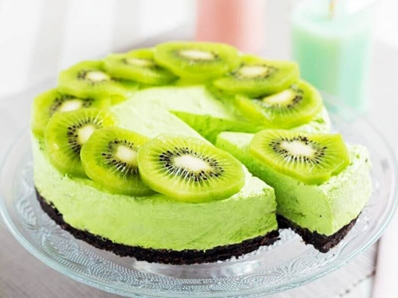 Chiếc bánh kem với màu sắc bắt mắt
