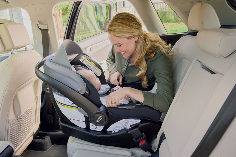 Trẻ em dưới bao nhiêu tuổi bắt buộc phải ngồi ghế ô tô chuyên dụng?