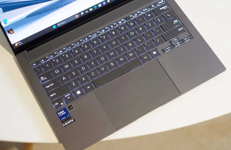 Trên tay ASUS Vivobook S 14 OLED - 06\