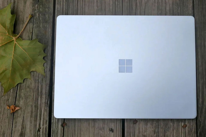 Trên tay Microsoft Surface Laptop Go - 03