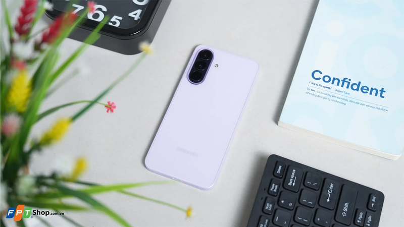 Trên tay Galaxy A37 5G 1