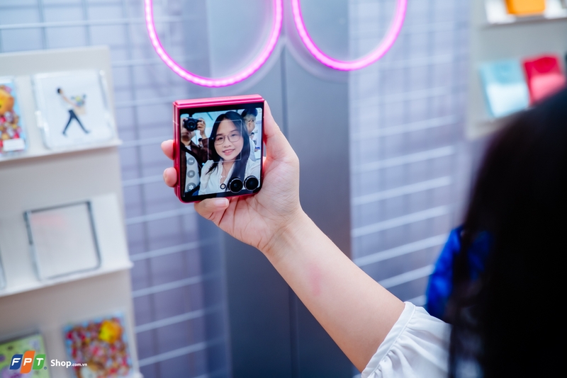 Trên tay Samsung Galaxy Z Flip7 tại Việt Nam (ảnh 15)