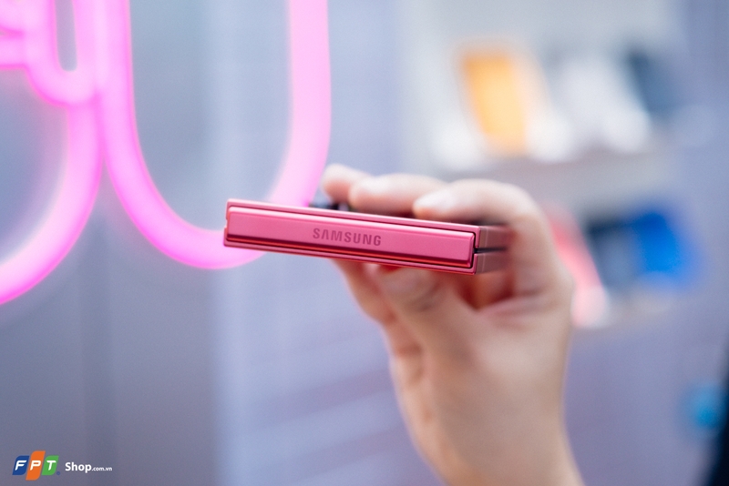 Trên tay Samsung Galaxy Z Flip7 tại Việt Nam (ảnh 8)