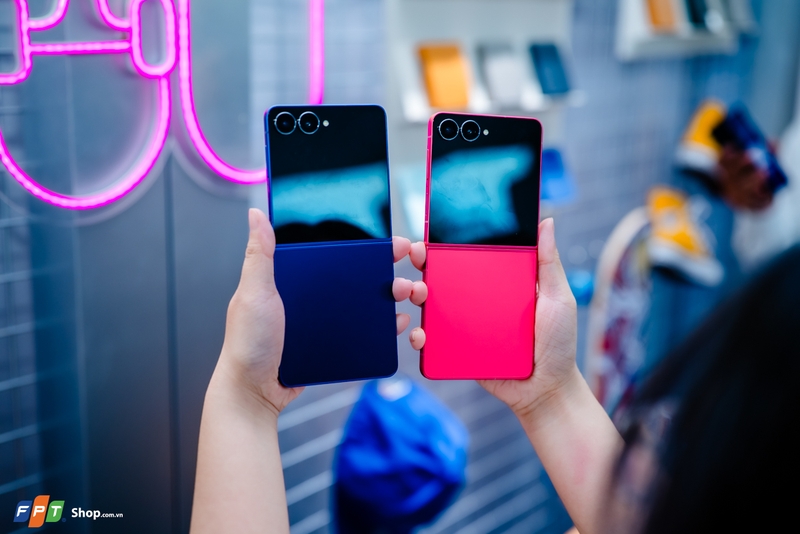 Trên tay Samsung Galaxy Z Flip7 tại Việt Nam (ảnh 18)