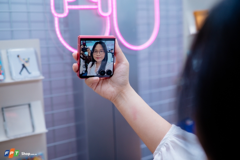 Trên tay Samsung Galaxy Z Flip7 tại Việt Nam (ảnh 17)