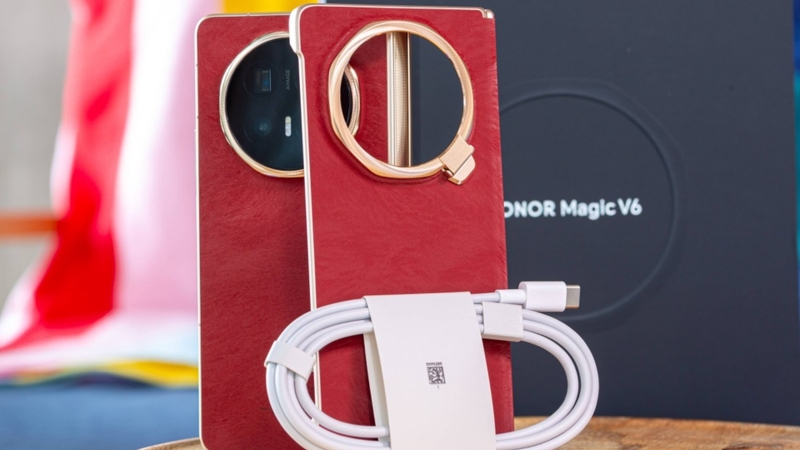 Phụ kiện và HONOR Magic V6