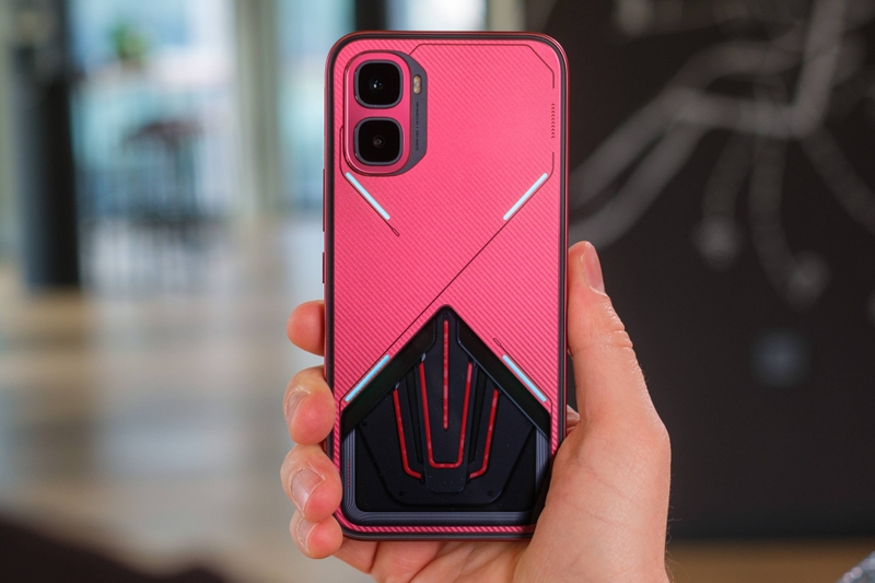 Trên tay Infinix GT 50 Pro - hình 2