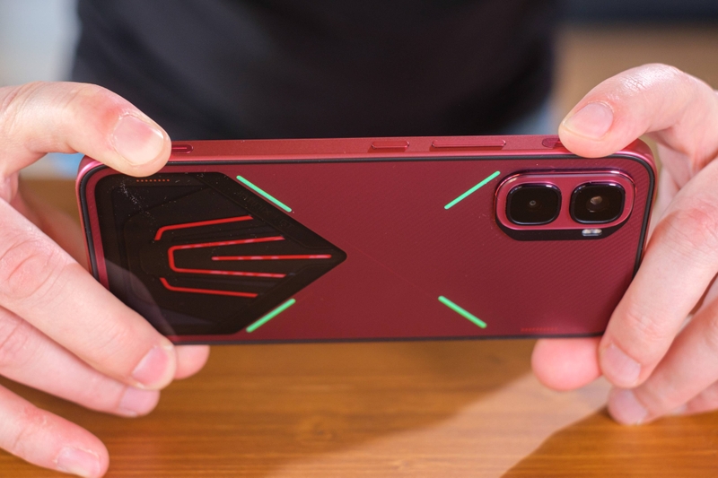 Trên tay Infinix GT 50 Pro - hình 3