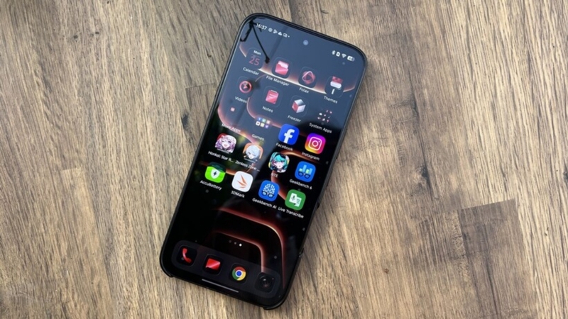 Màn hình AMOLED 144 Hz sắc nét, mượt mà trong từng thao tác