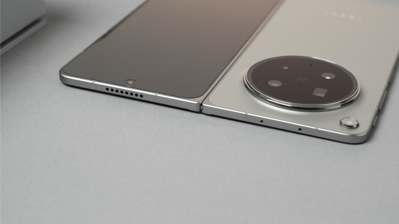 Trên tay OPPO Find N6 11