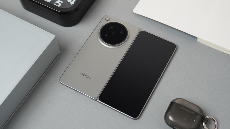 Trên tay OPPO Find N6 9