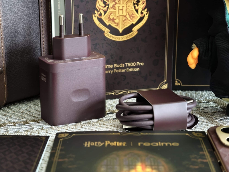 trên tay realme 16 Pro 5G Harry Potter Edition 5.jpg