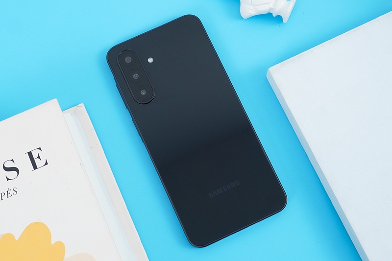 Trên tay và đánh giá Galaxy A26 5G (ảnh 2)