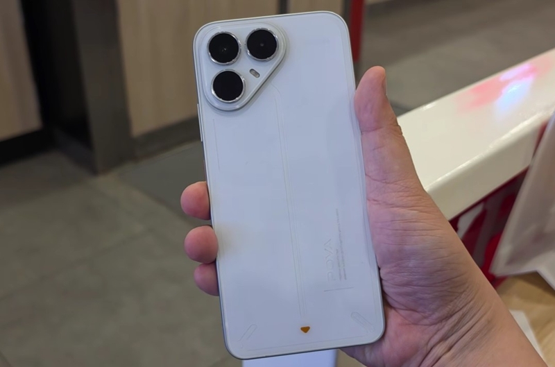 Trên tay TECNO Pova 8- hình 1
