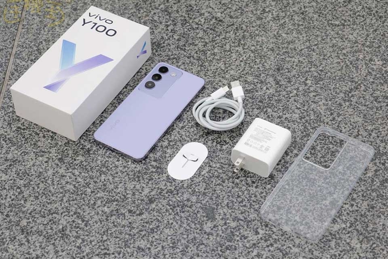 Trên tay vivo Y100 - 08
