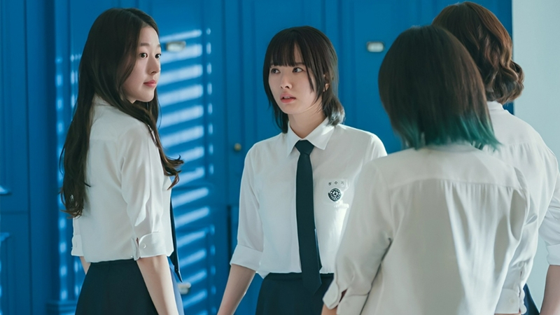 "Trò chơi kim tự tháp" có cách khai thắc chủ đề bạo lực học đường mới mẻ