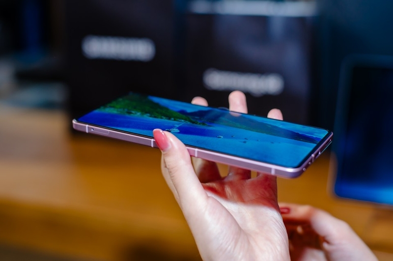 Trọng lượng Samsung Galaxy Z Flip 8 1