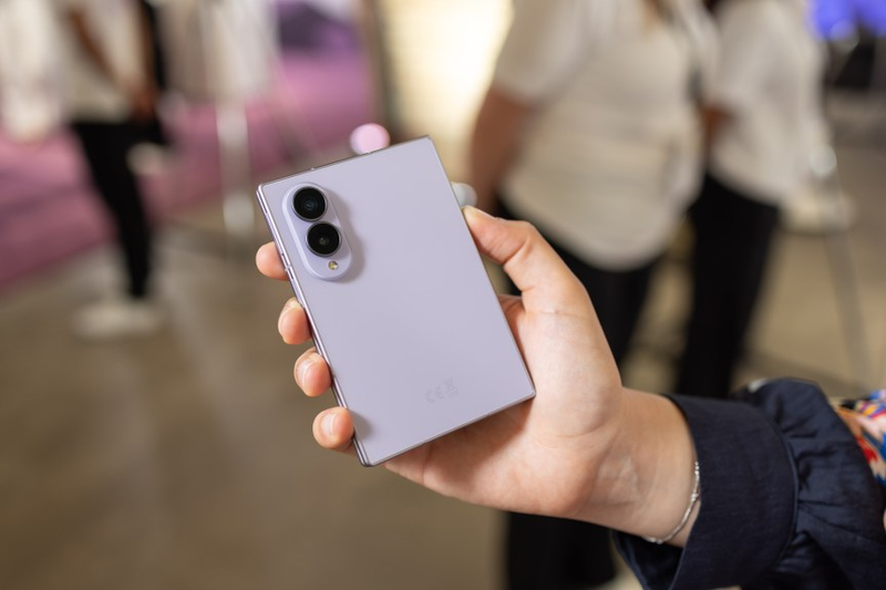 Trọng lượng Samsung Galaxy Z Fold 8 4