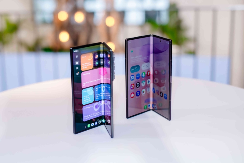 Trọng lượng Samsung Galaxy Z Fold 8 Ultra 7