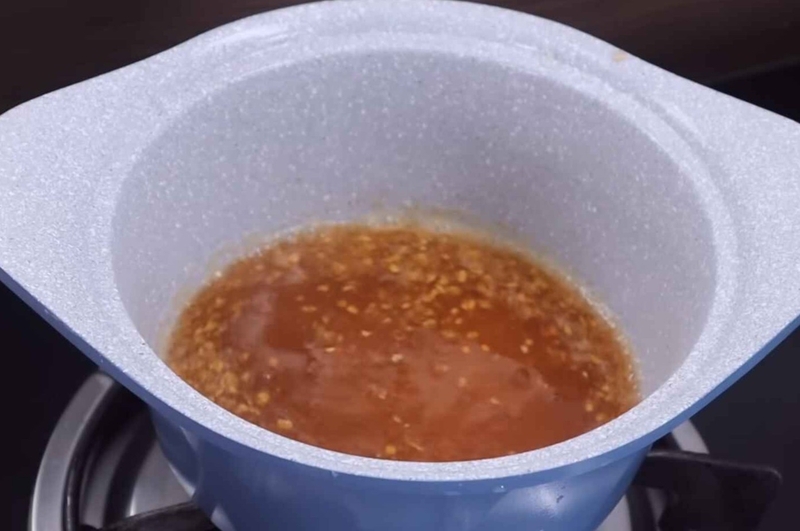 trứng cút rim mắm hình 8