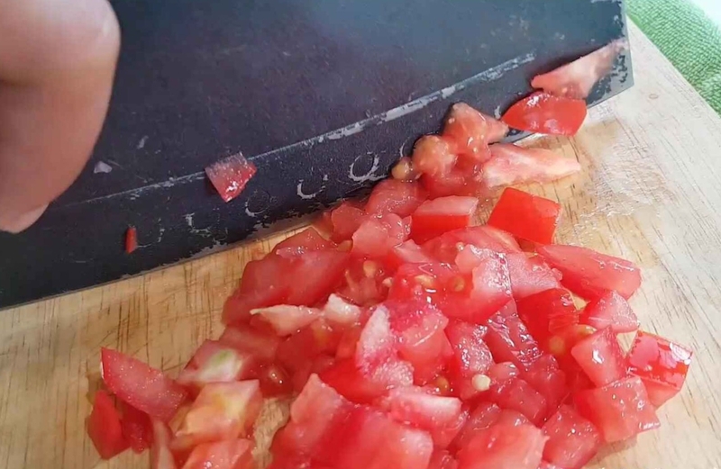 Cà chua cắt hạt lựu