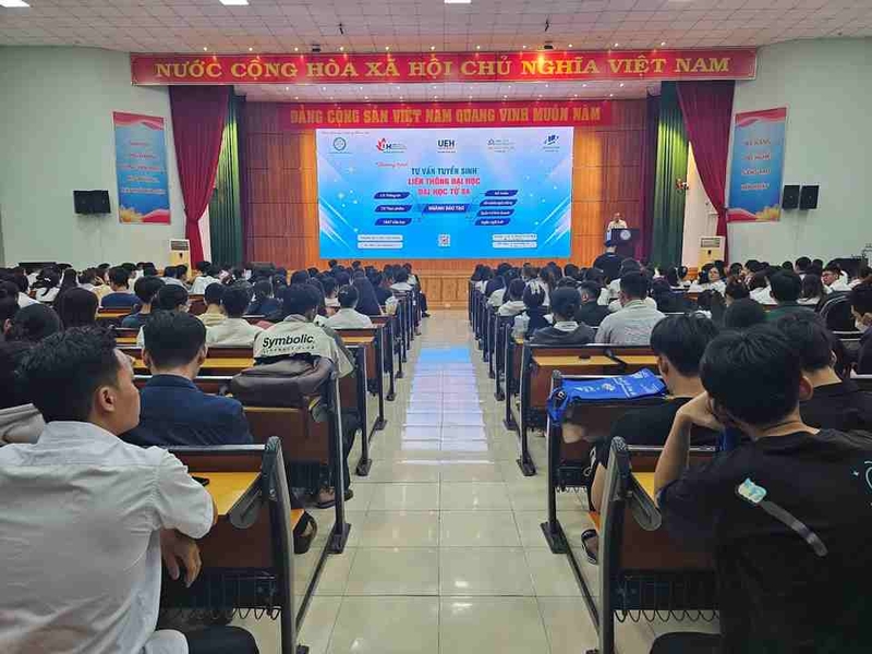 Học phí cho hệ liên thông thường thấp hơn so với hệ cao đẳng chính quy