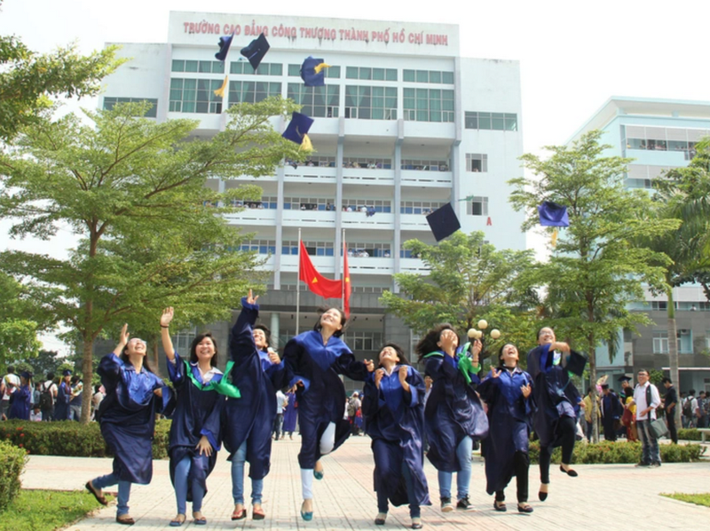 Một số khoản chi phí khác khi học tại trường