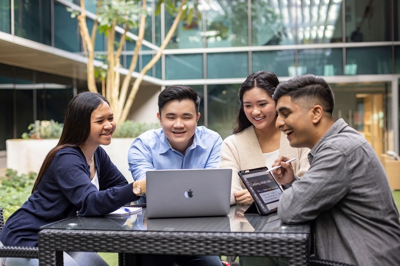 Sự khác biệt giữa đánh giá tư duy và đánh giá năng lực là gì?