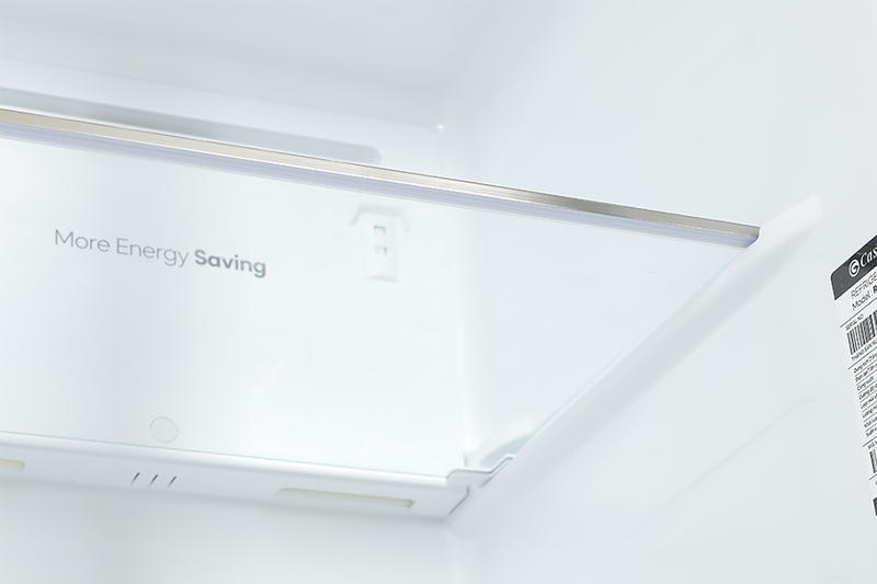 Thiết kế side by side với hai cánh mở từ giữa giúp người dùng dễ dàng lấy và cất thực phẩm từ cả hai phía