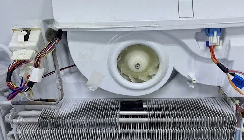 Tủ lạnh bị chạm mạch điện ảnh 8