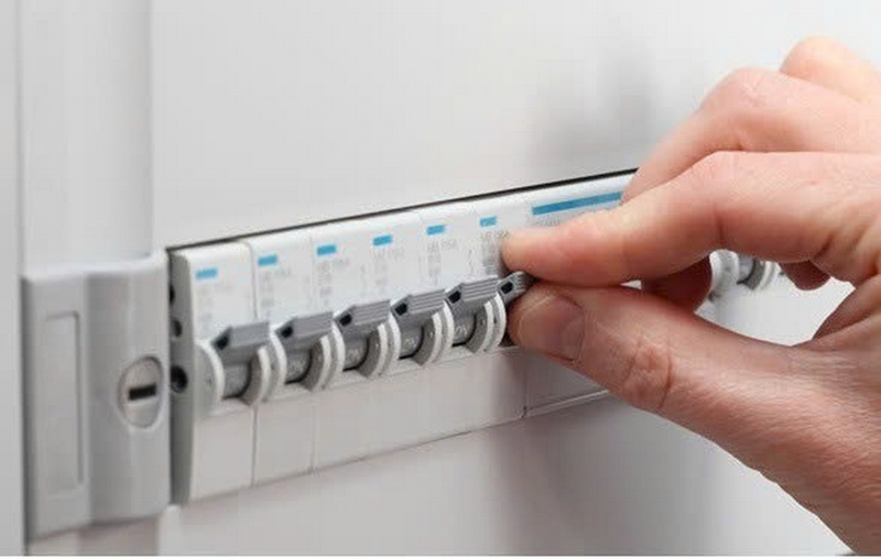 tủ lạnh bị chập điện ảnh 6
