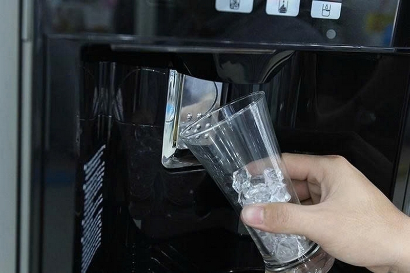 Tủ lạnh LG không xả đá tự động ảnh 1