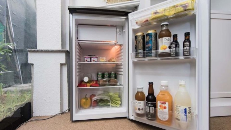 Tủ lạnh mini Electrolux EUM0900SA 92L